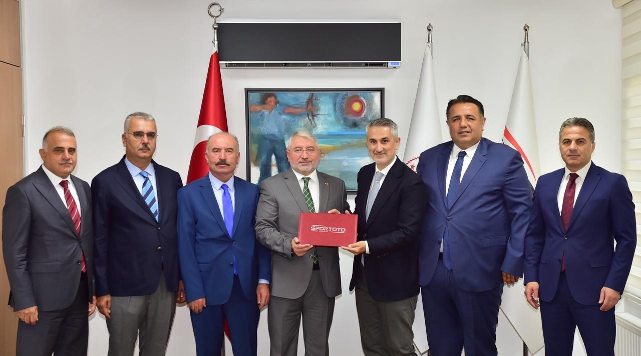 Çorum’a spor yatırımları müjdesi: 2 spor salonu ve 15 sentetik saha yapılacak
