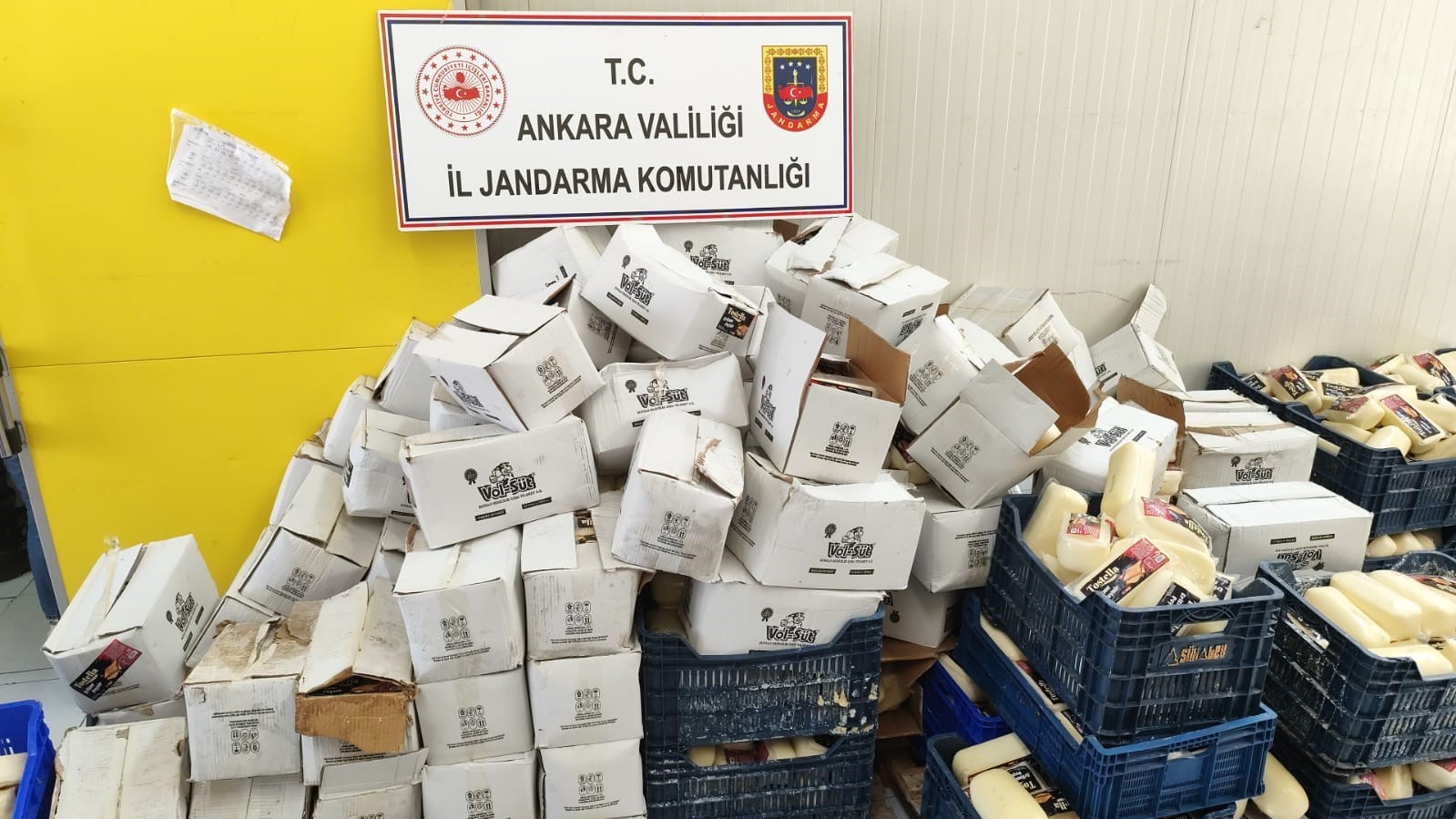 Ankara’da 12 milyon liralık güvenilir olmayan gıda ürünü ele geçirildi
