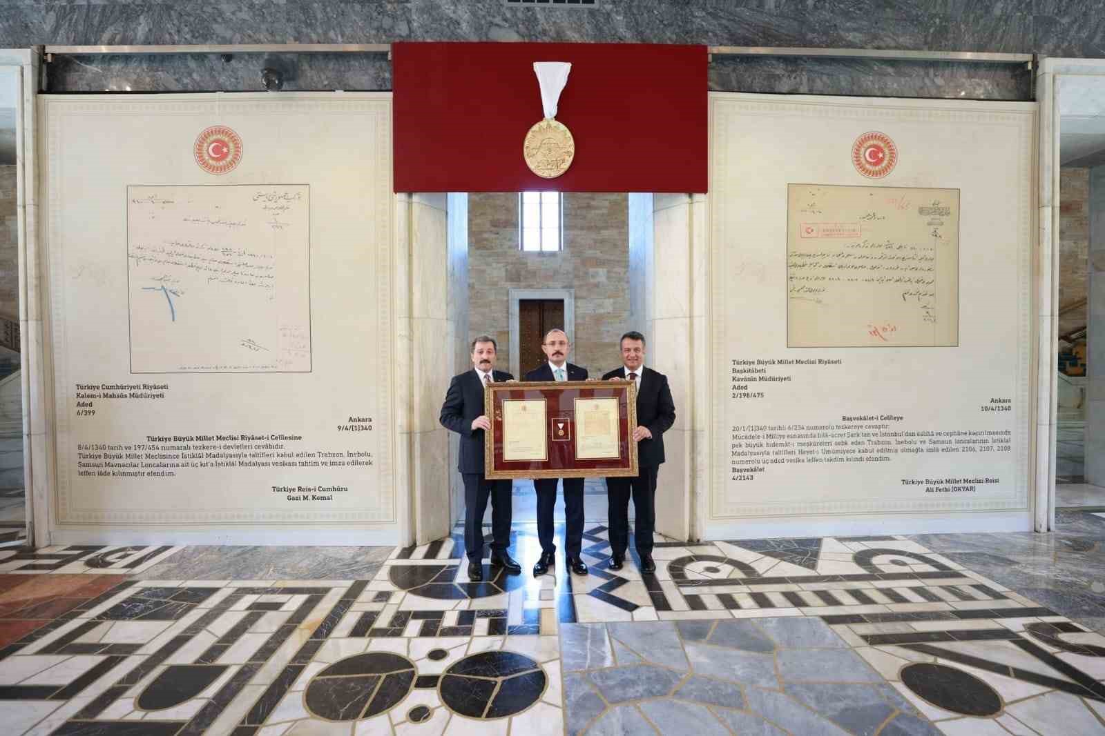 Samsuna "stiklal Madalyas Berat" takdim edildi
