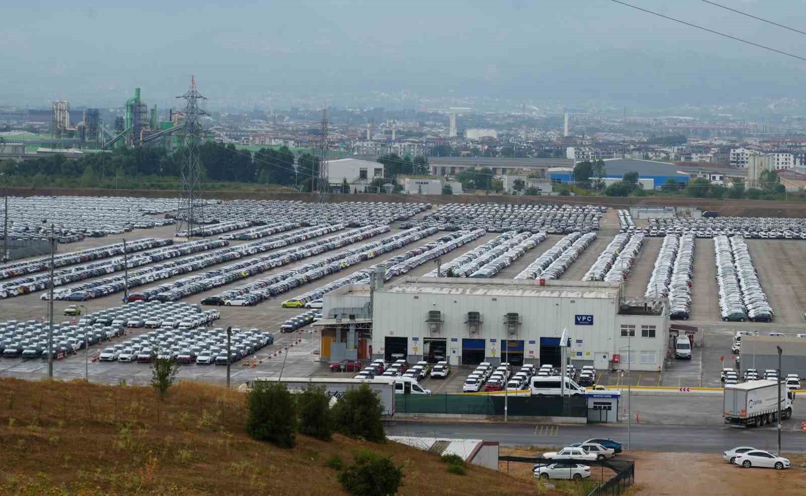 Yağmur bekleyen vatandaşa "ses bombası" şoku