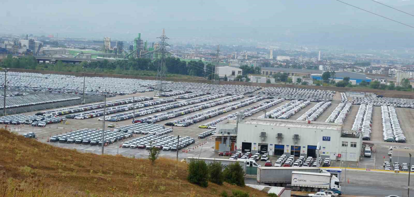 Yağmur bekleyen vatandaşa "ses bombası" şoku