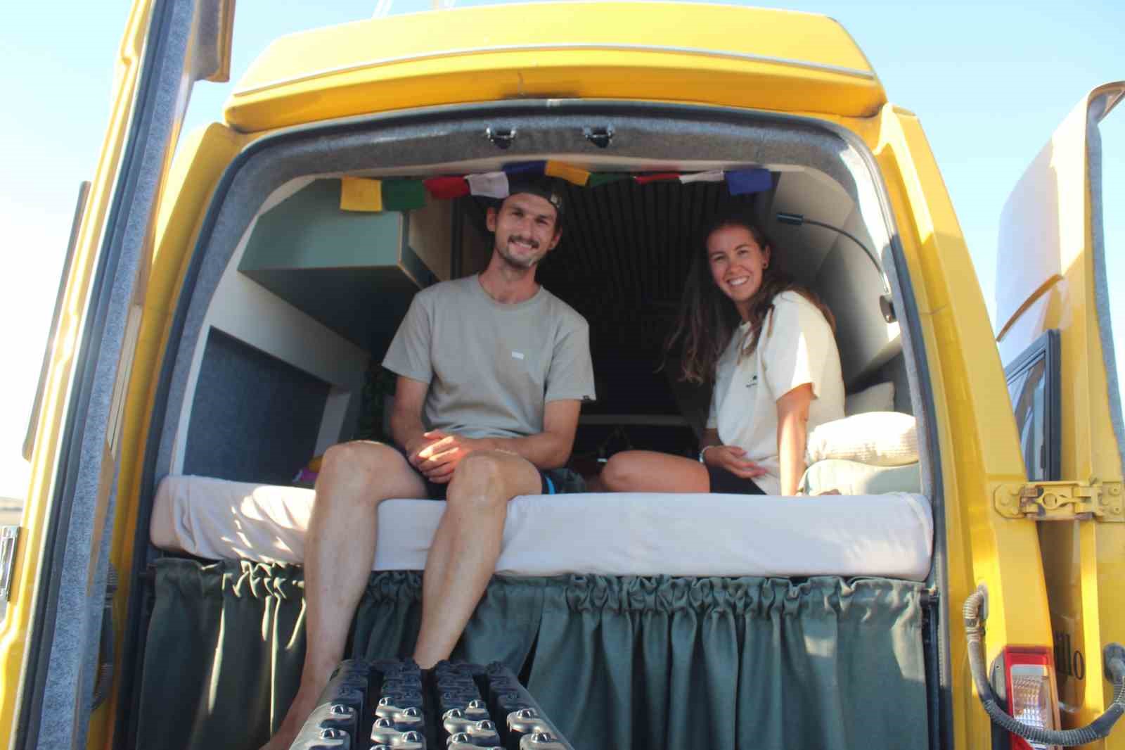 D&uuml;nya turuna &ccedil;ıkan İsvi&ccedil;reli &ccedil;ift Meke G&ouml;l&uuml;&rsquo;nde
