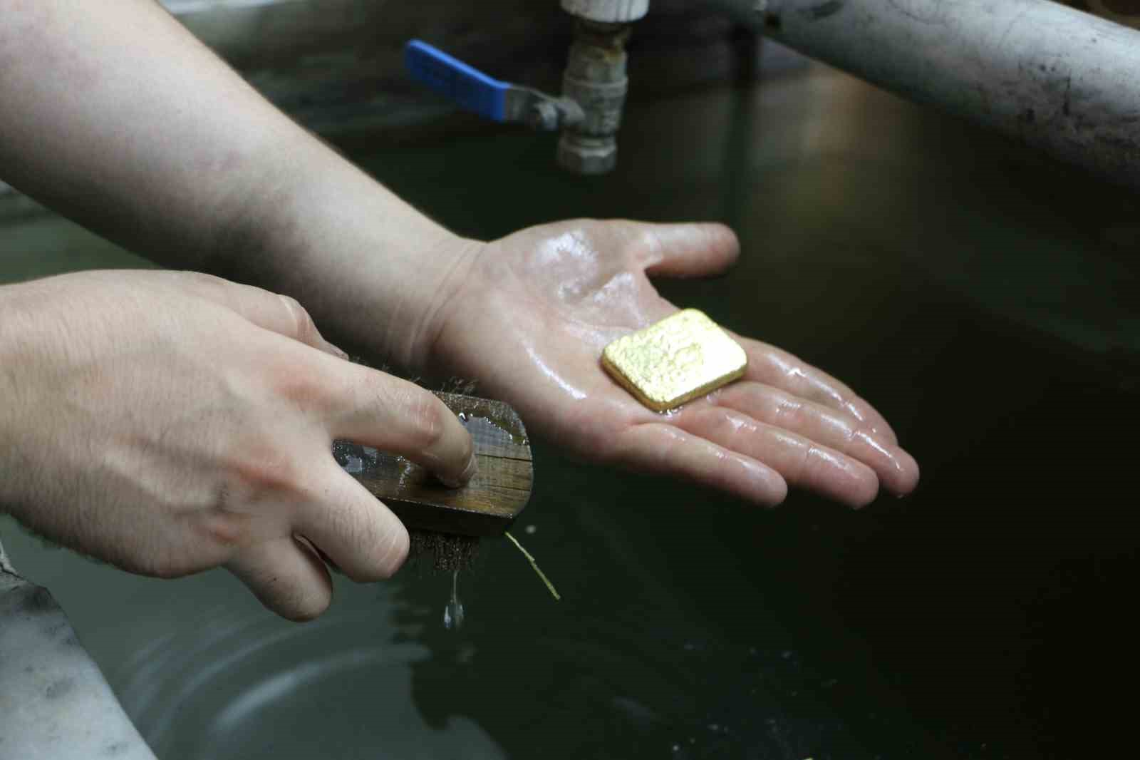 Diyarbakır&rsquo;da ramat at&ouml;lyesinde ayrıştırılan altınlar tekrar sekt&ouml;re kazandırılıyor
