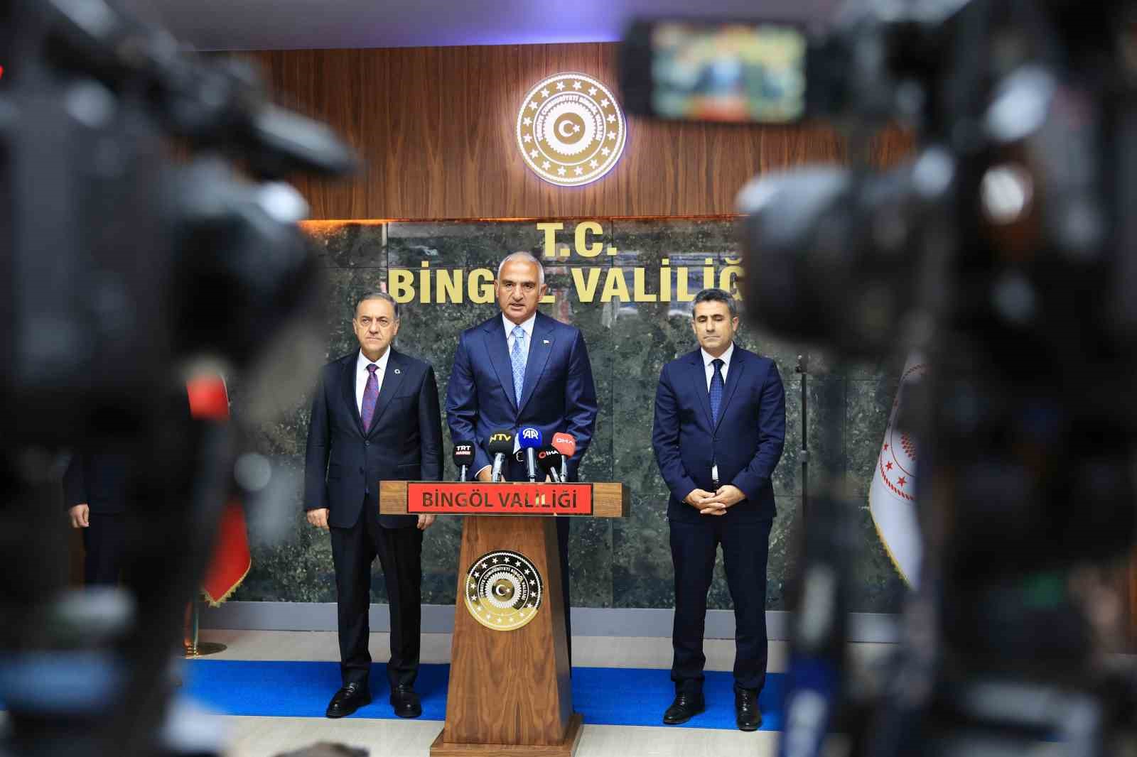 Bakan Ersoy: "Turizm alanında da &uuml;lkemizde b&uuml;y&uuml;k bir devrim ger&ccedil;ekleştirip, turizmi ilk kez stratejik bir sekt&ouml;r ilan ettik"
