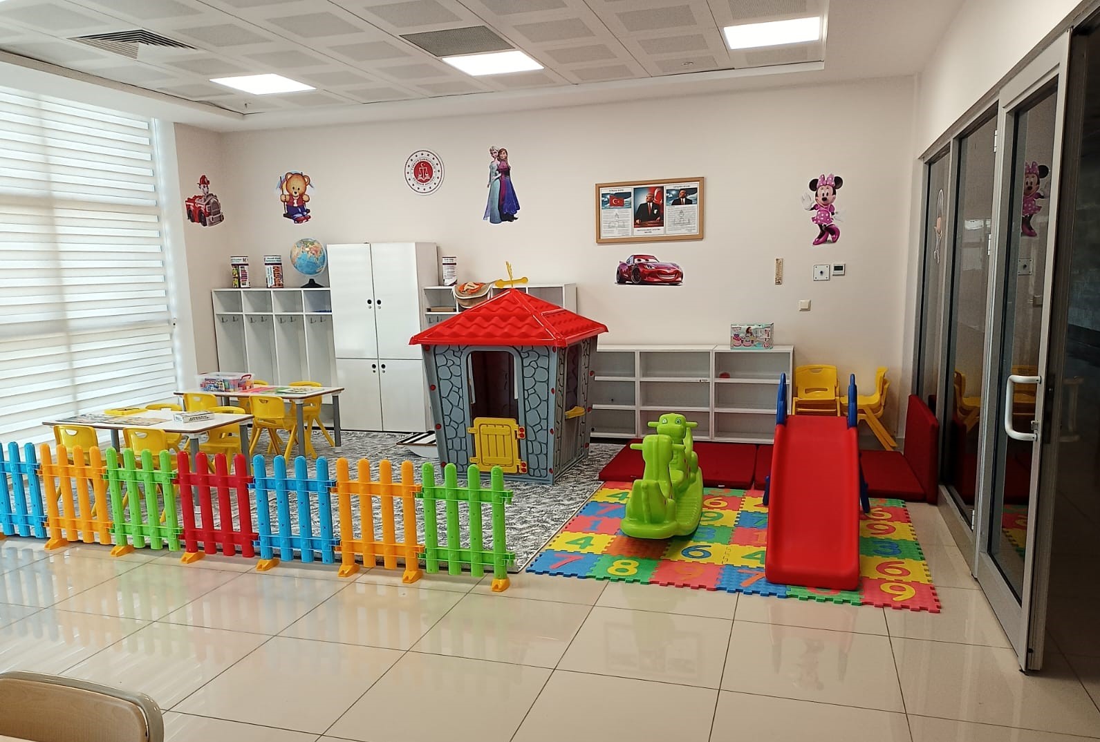 Beyşehir&rsquo;de &ccedil;ocuklar adliye koridorları yerine oyun alanına
