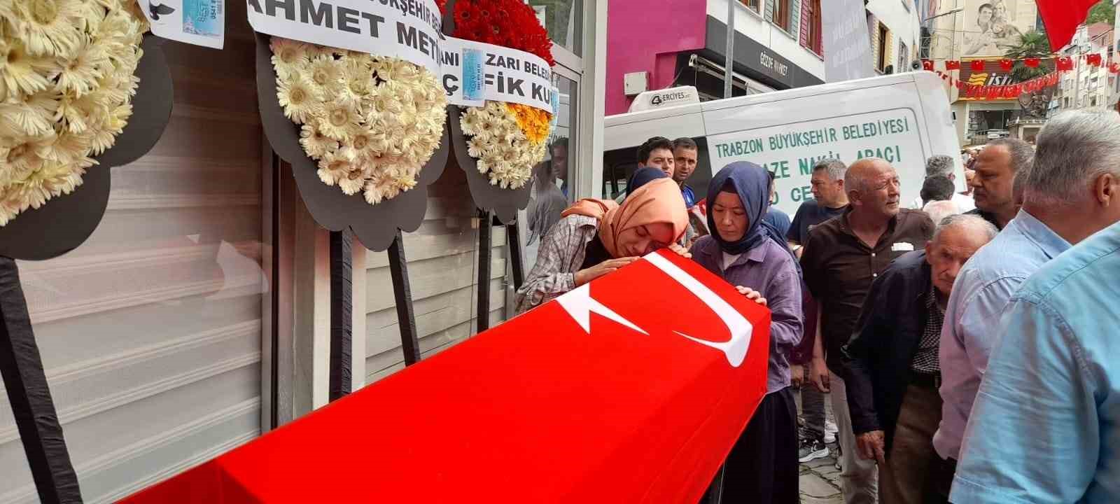 Eski Bakan Mustafa Demir’e son görev