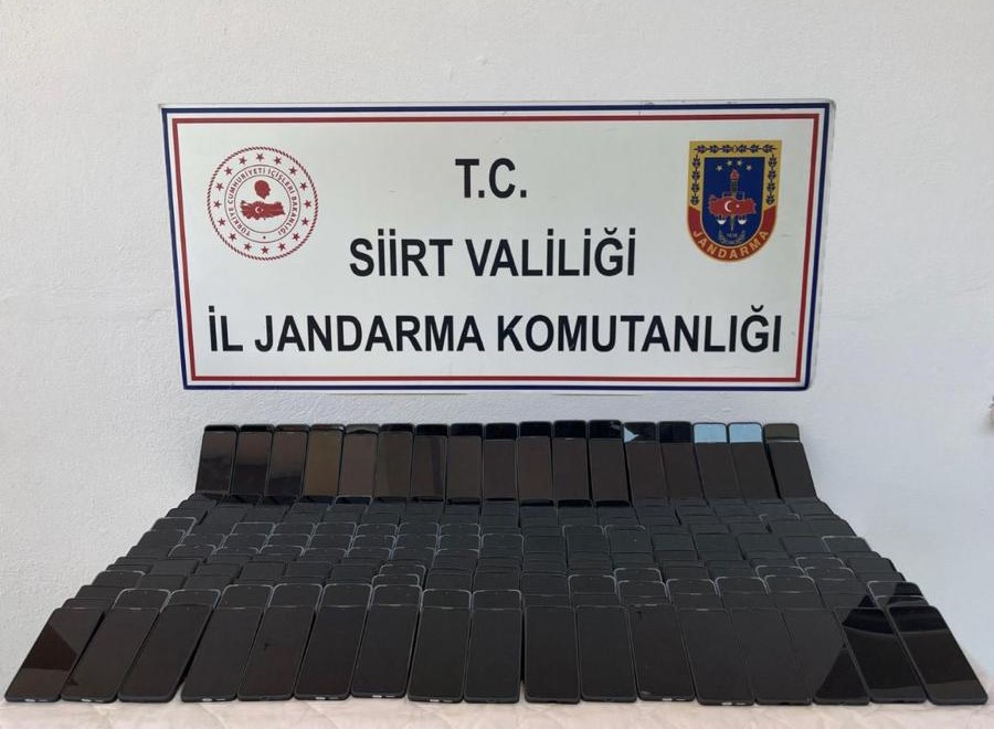 Siirt’te 10 milyon lira değerinde kaçak cep telefonu ele geçirildi