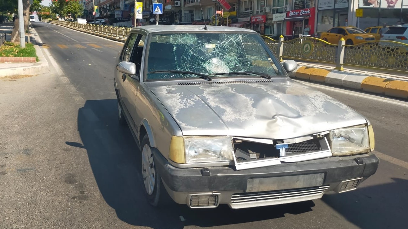 Yaya ge&ccedil;idinde aracın &ccedil;arptığı yaşlı adam hayatını kaybetti
