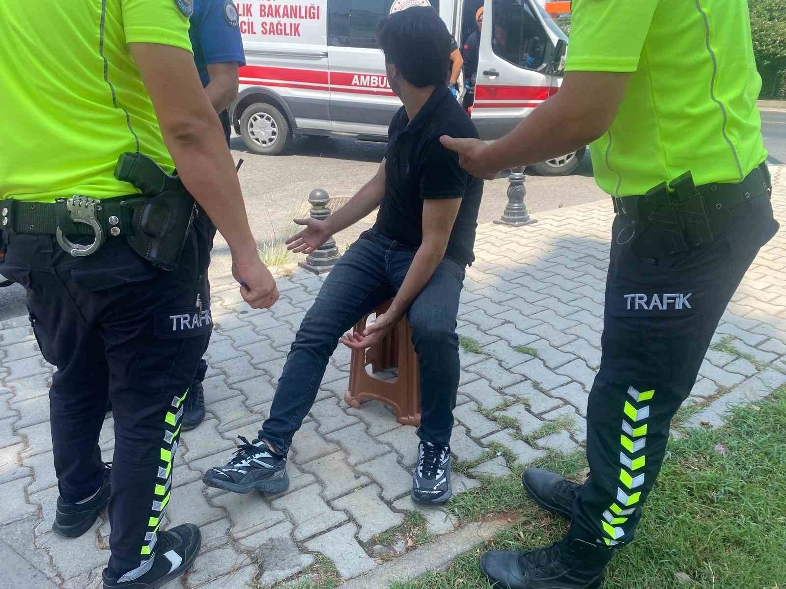 Antalya&rsquo;da motosikletten d&uuml;şen s&uuml;r&uuml;c&uuml; yaralandı
