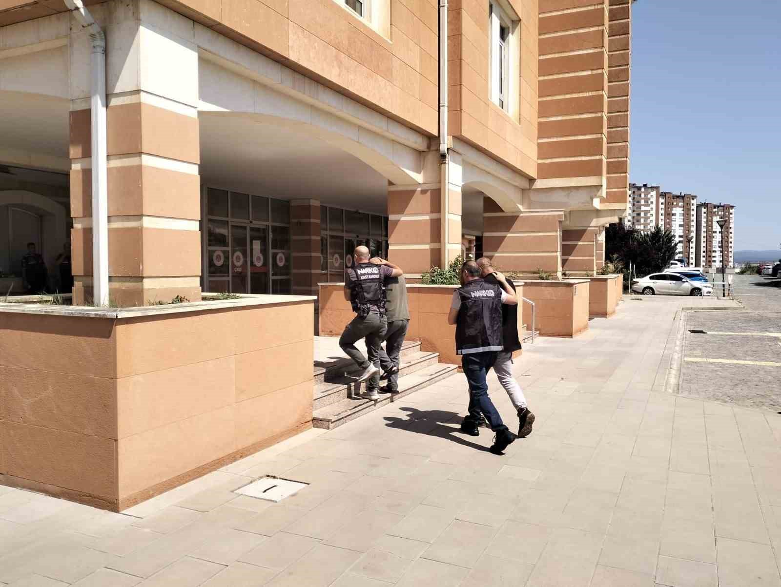Kastamonu’da 3 milyon TL değerinde kannabinoid ham maddesi ele geçirildi: 2 tutuklama