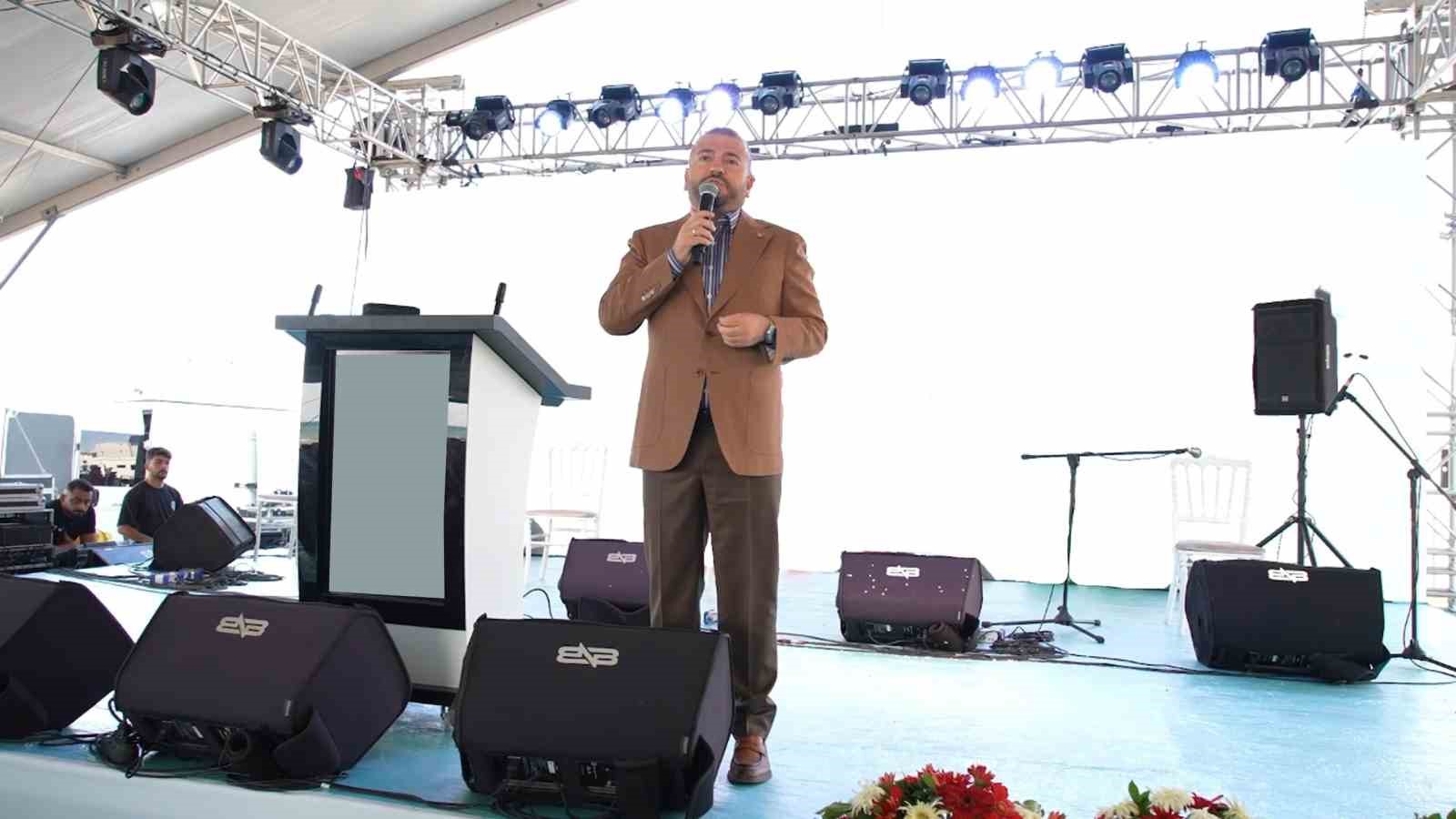 Başkan Candaroğlu&rsquo;ndan Karaburun&rsquo;a duble yol m&uuml;jdesi
