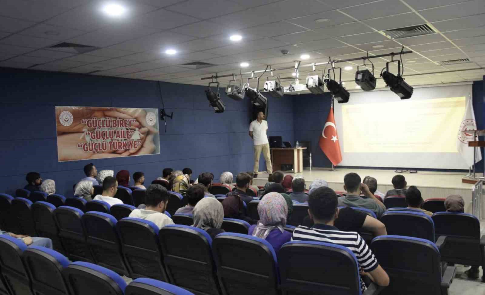 Muş&rsquo;ta evlilik &ouml;ncesi eğitimi verildi
