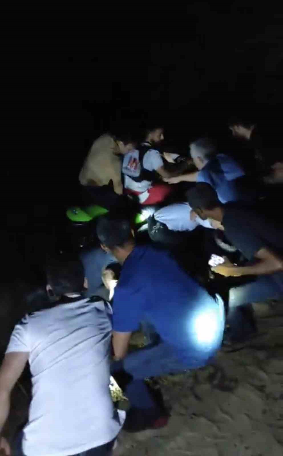 Nehirde mahsur kalan 5 kişi kurtarıldı