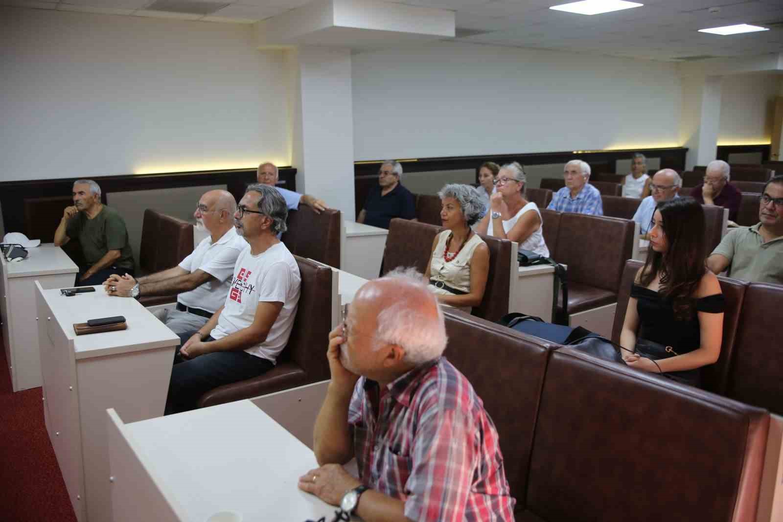 Kuşadası&rsquo;nda n&uuml;fus artışı masaya yatırıldı
