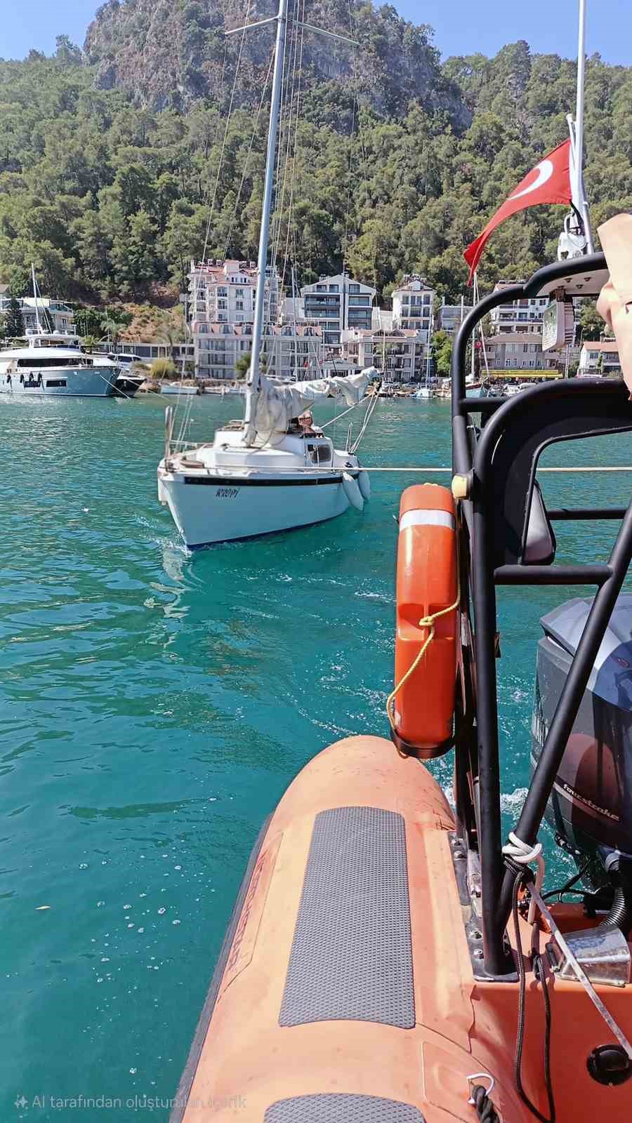 Motor arızası yapan ve sürüklenen yelkenli tekne kurtarıldı