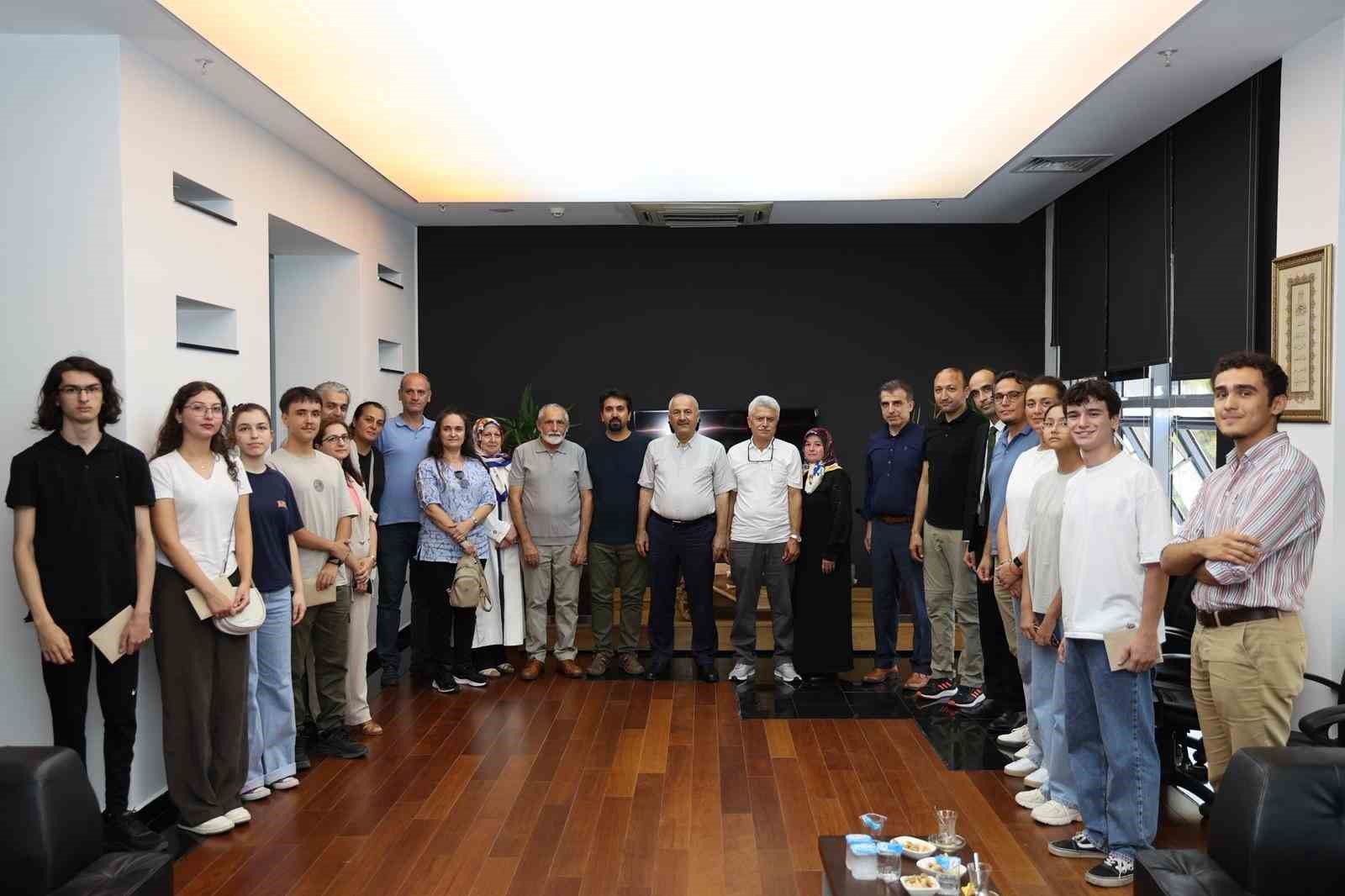 Başkan Büyükgöz, YKS’de ilk bine giren öğrencileri ağırladı