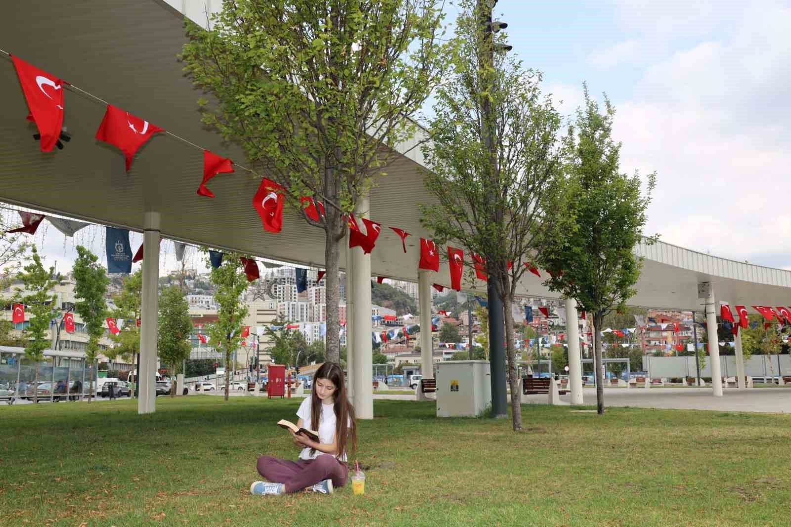 Milli İrade Meydanı’na 300’den fazla ağaç dikildi