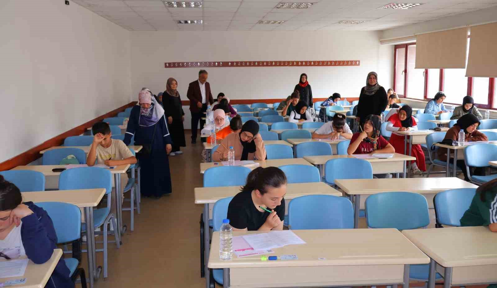 Bayburt’ta yaz Kur’an kursu öğrencileri bilgide yarıştı