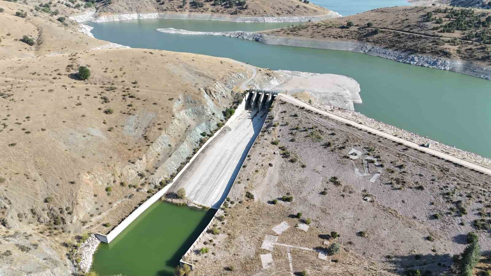 Çatören Barajı’nın gövdesinde dahi su kalmadı