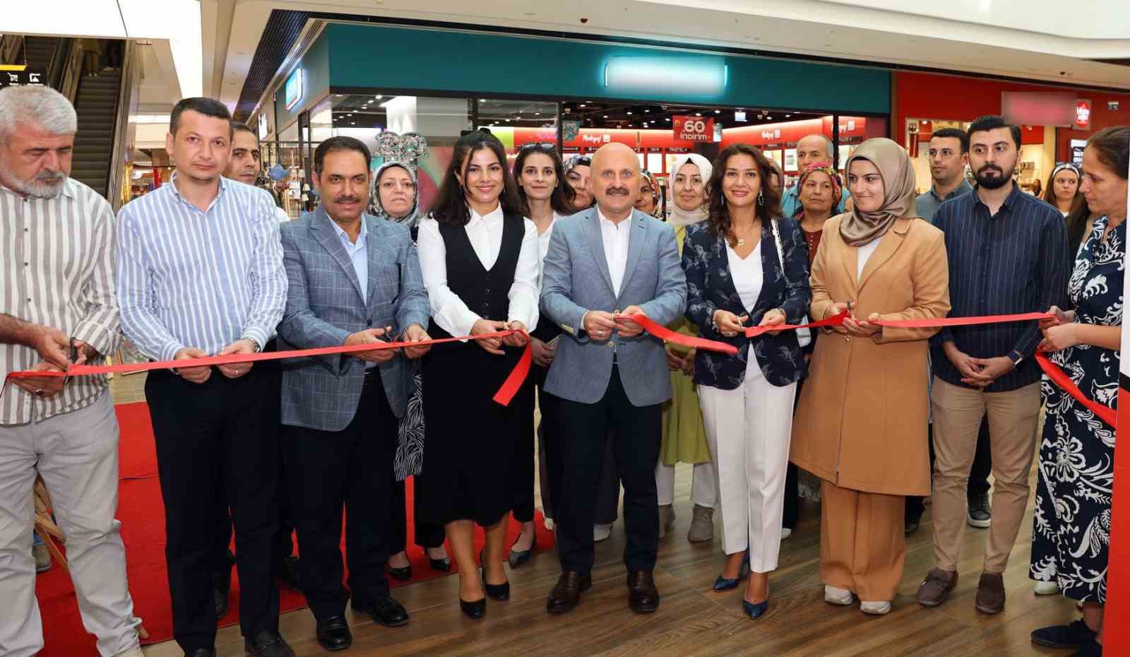 Adıyamanlı kadınların el emeği göz nuru eserleri görücüye çıktı 