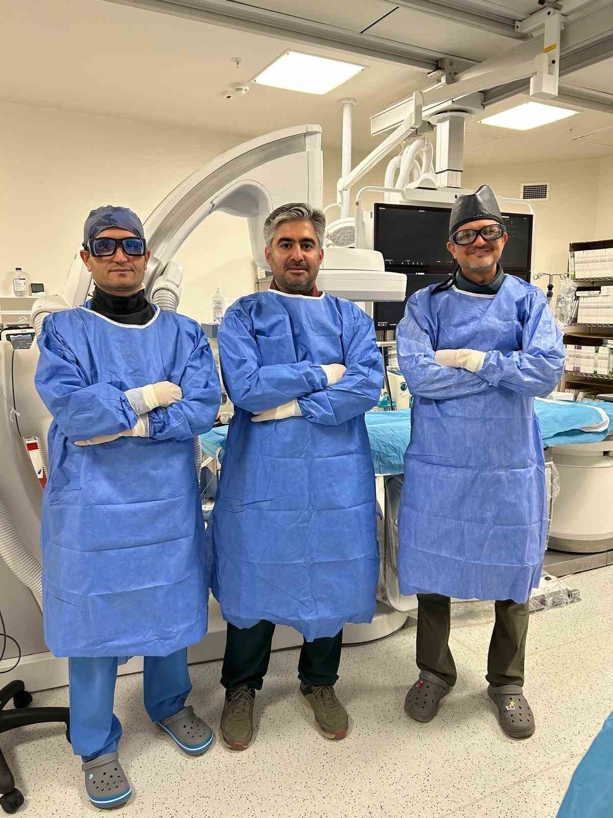 K&uuml;tahya&rsquo;da 12 yaşındaki &ccedil;ocuğun kalbindeki delik ameliyatsız y&ouml;ntemle kapatıldı
