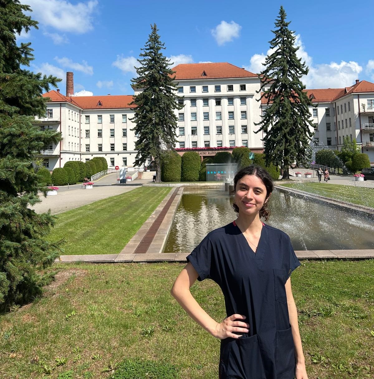 Tıp ve eczacılık öğrencileri yazı 21 ülkede staj yaparak geçirdi