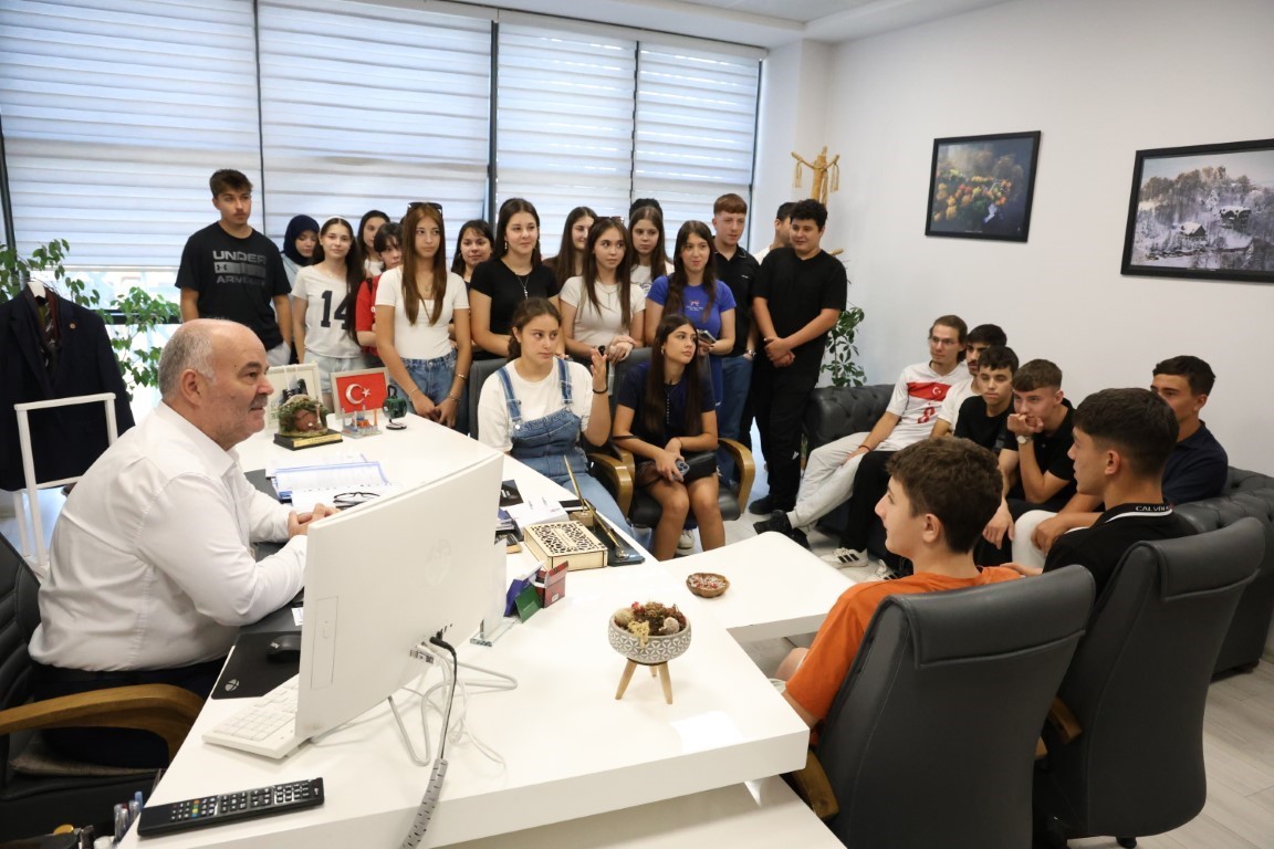 Bu kamp gençleri hayata hazırladı
