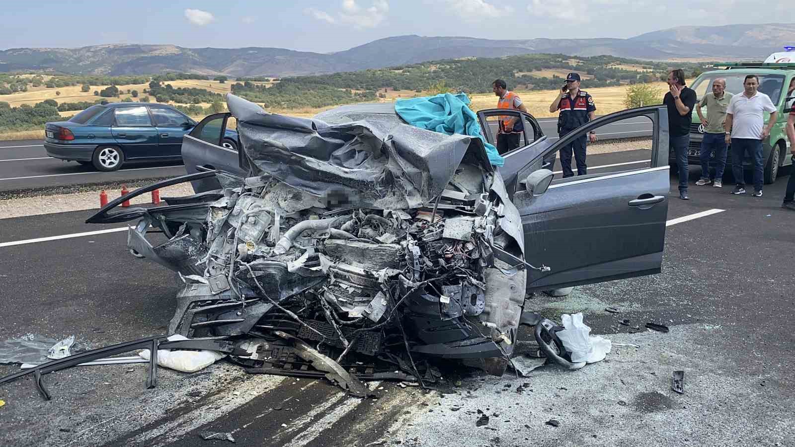 Tokat’ta iki otomobil kafa kafaya çarpıştı: 4 ölü, 1’i ağır 2 yaralı
