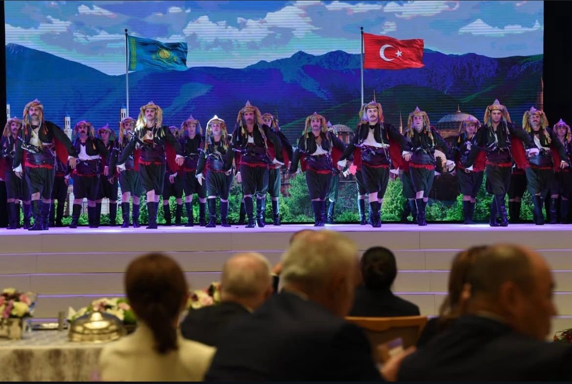 K&uuml;tahya halk oyunları ekibi, Cumhurbaşkanlığı davetinde sahne aldı
