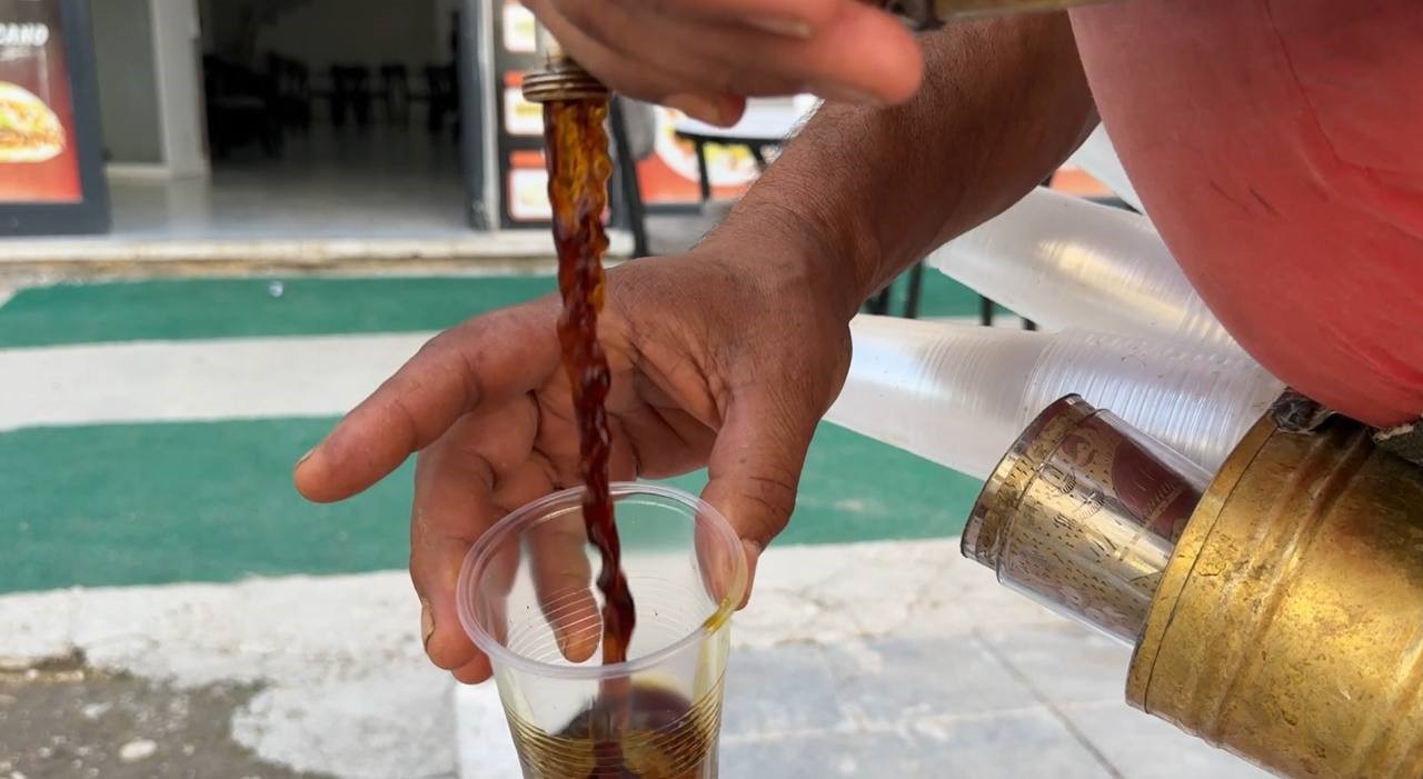 Şanlıurfa&rsquo;da yaz aylarının vazge&ccedil;ilmezi meyan şerbeti
