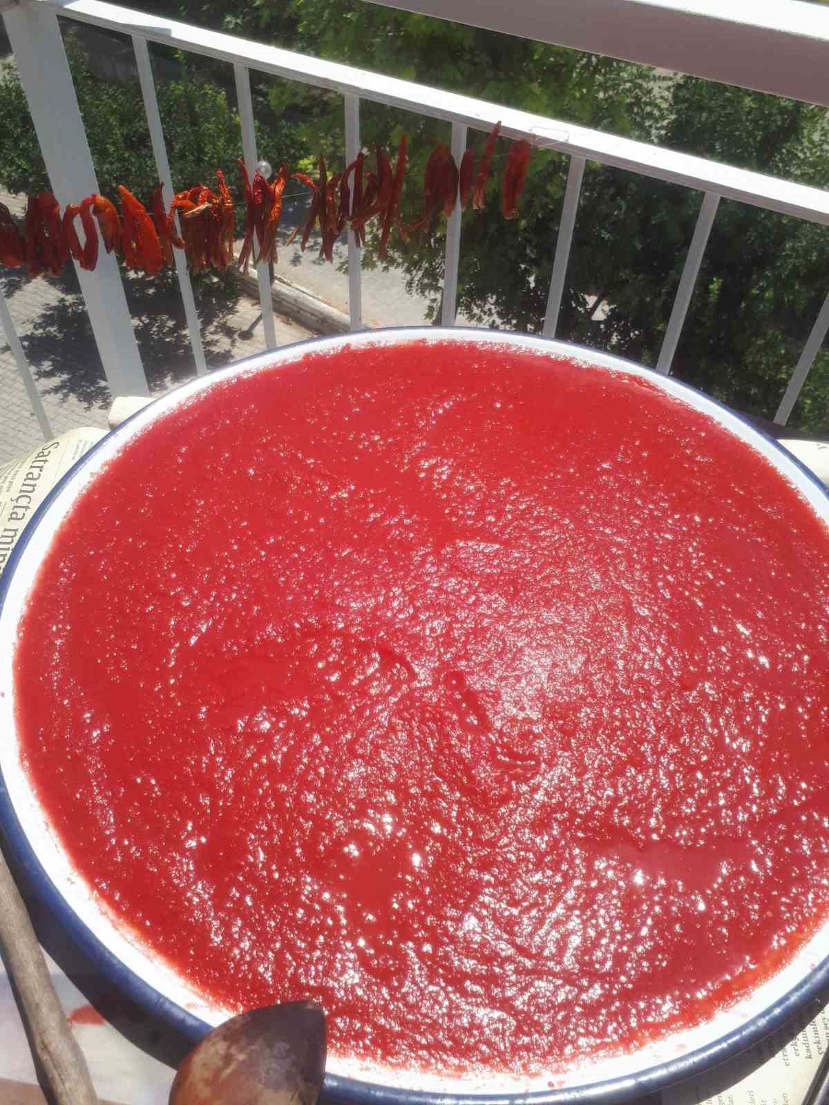 Aydın’da balkonlar kırmızıya boyandı