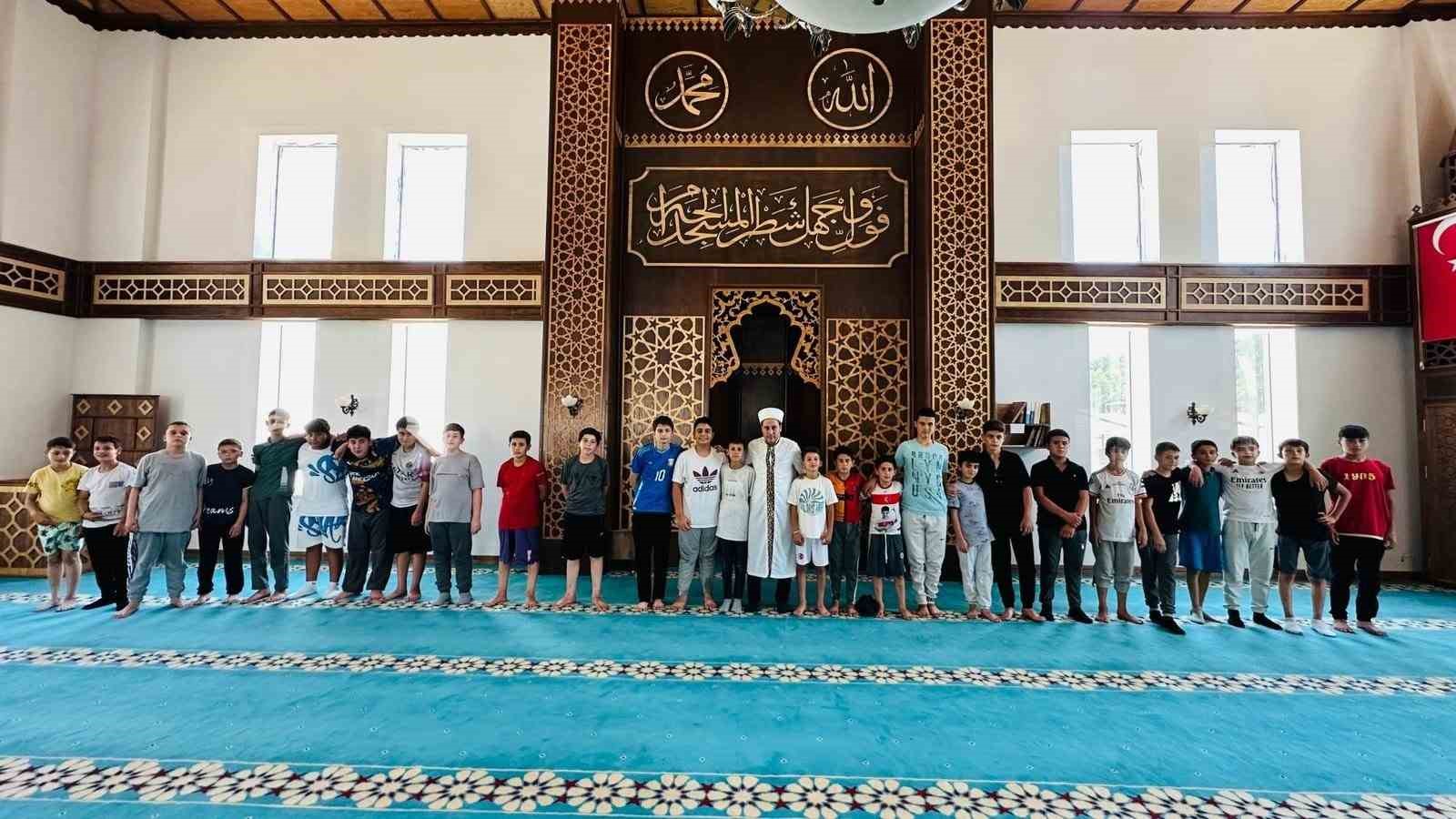 Simav’da yatılı Yaz Kur’an Kursu öğrencilerinin aquapark keyfi