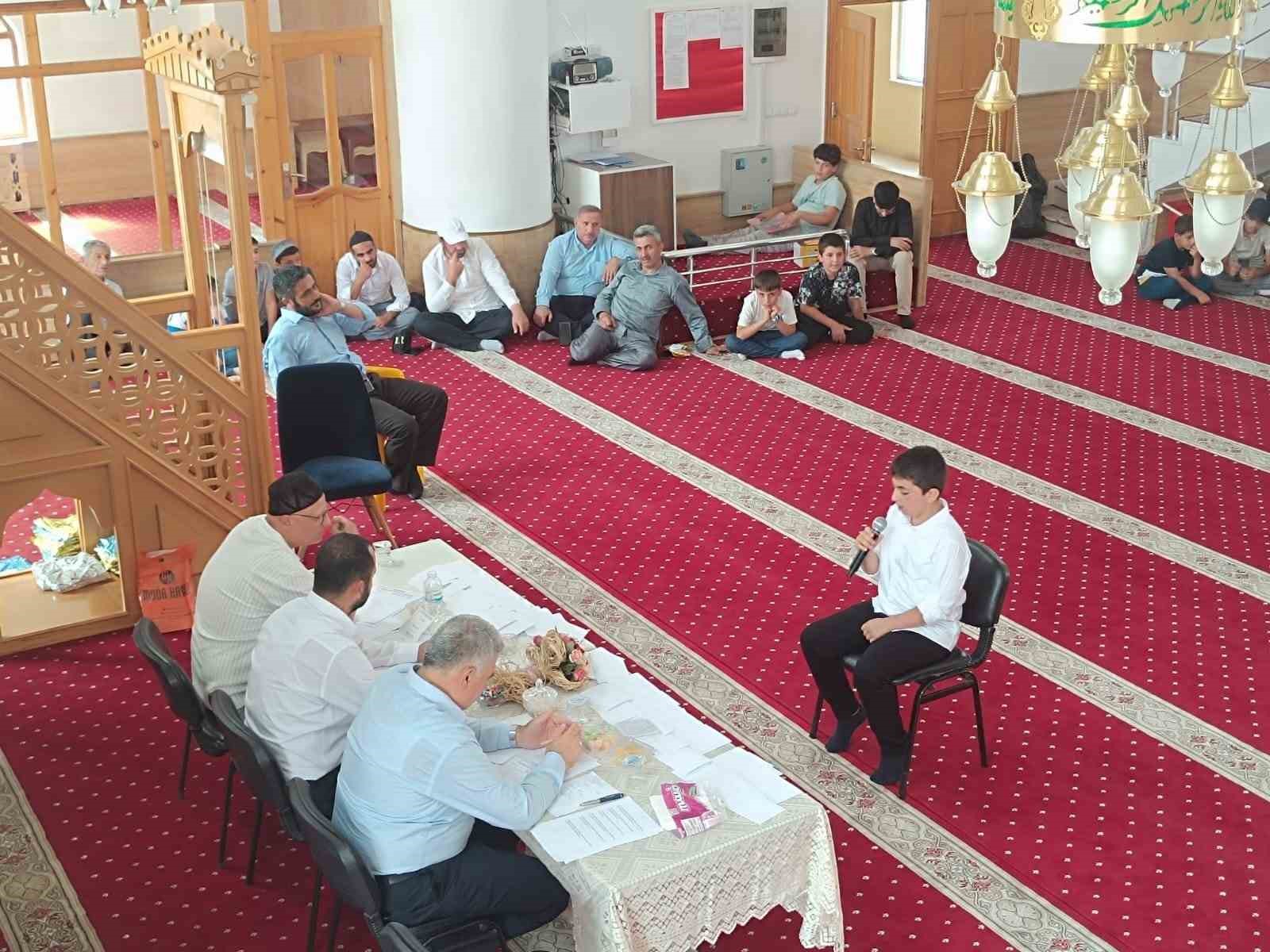 Yaz Kur&rsquo;an Kursu &ouml;ğrencileri arası &lsquo;Hadis ve s&uuml;re&rsquo; ezberleme yarışması d&uuml;zenlendi
