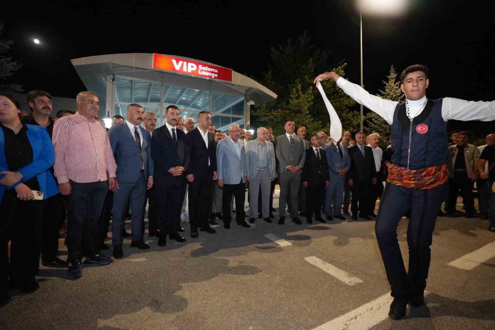 Yalçın’a Erzurum’da coşkulu karşılama