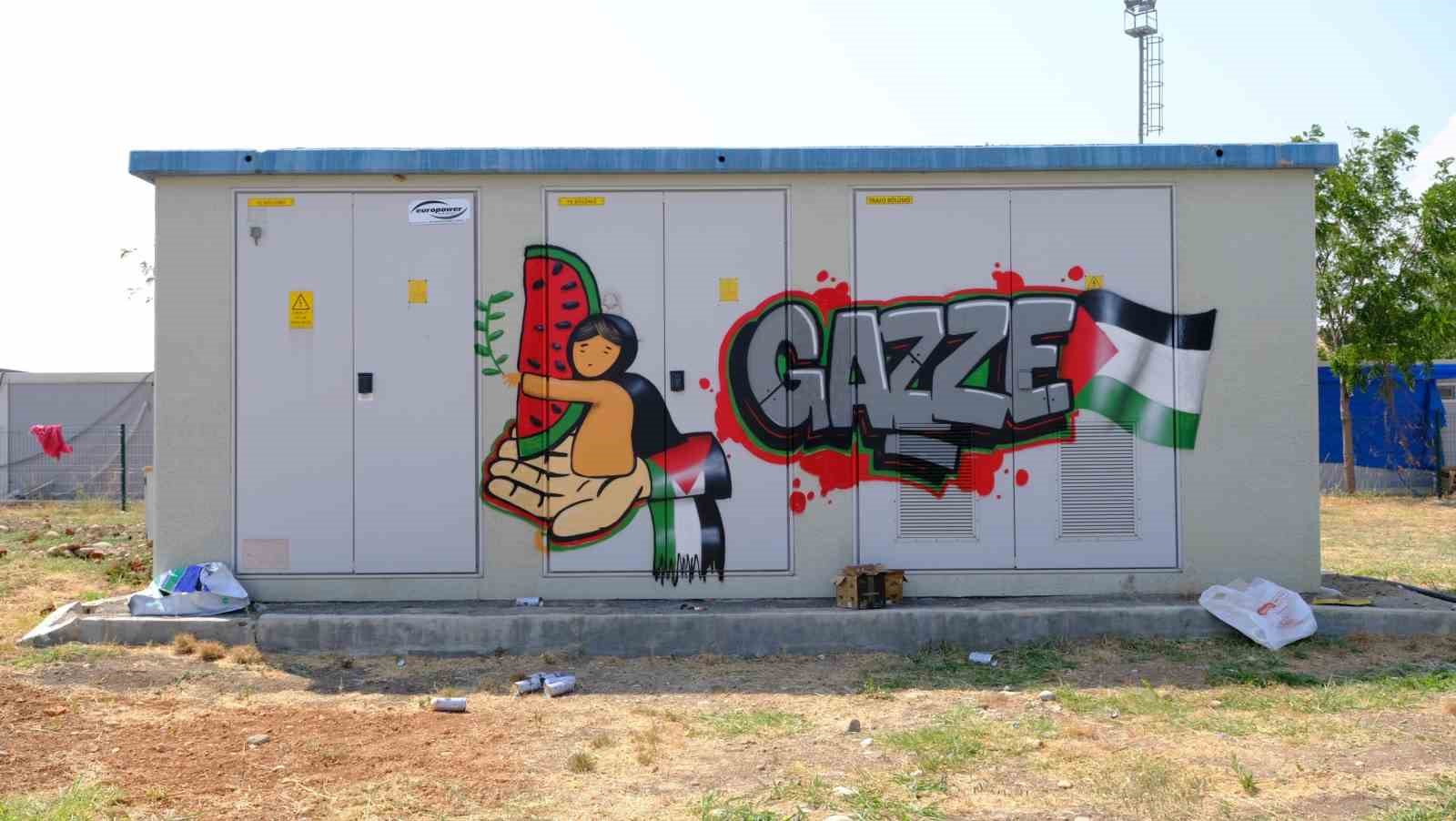 Onikişubat Belediyesi, Filistin temalı grafitilerle trafoları vicdan anıtına d&ouml;n&uuml;şt&uuml;rd&uuml;
