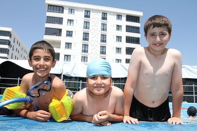 Gençlerin tatil adresi Yakutiye portatif yüzme havuzu