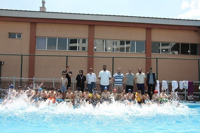 Gençlerin tatil adresi Yakutiye portatif yüzme havuzu

