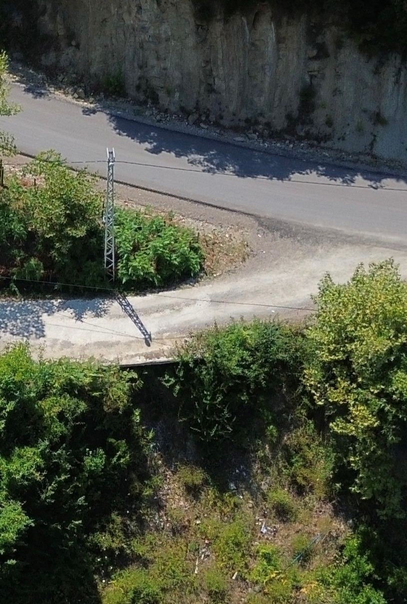 Sinop&rsquo;ta tehlikeli yol: Mahalle sakinleri &rsquo;can g&uuml;venliği&rsquo; i&ccedil;in acil &ouml;nlem istiyor
