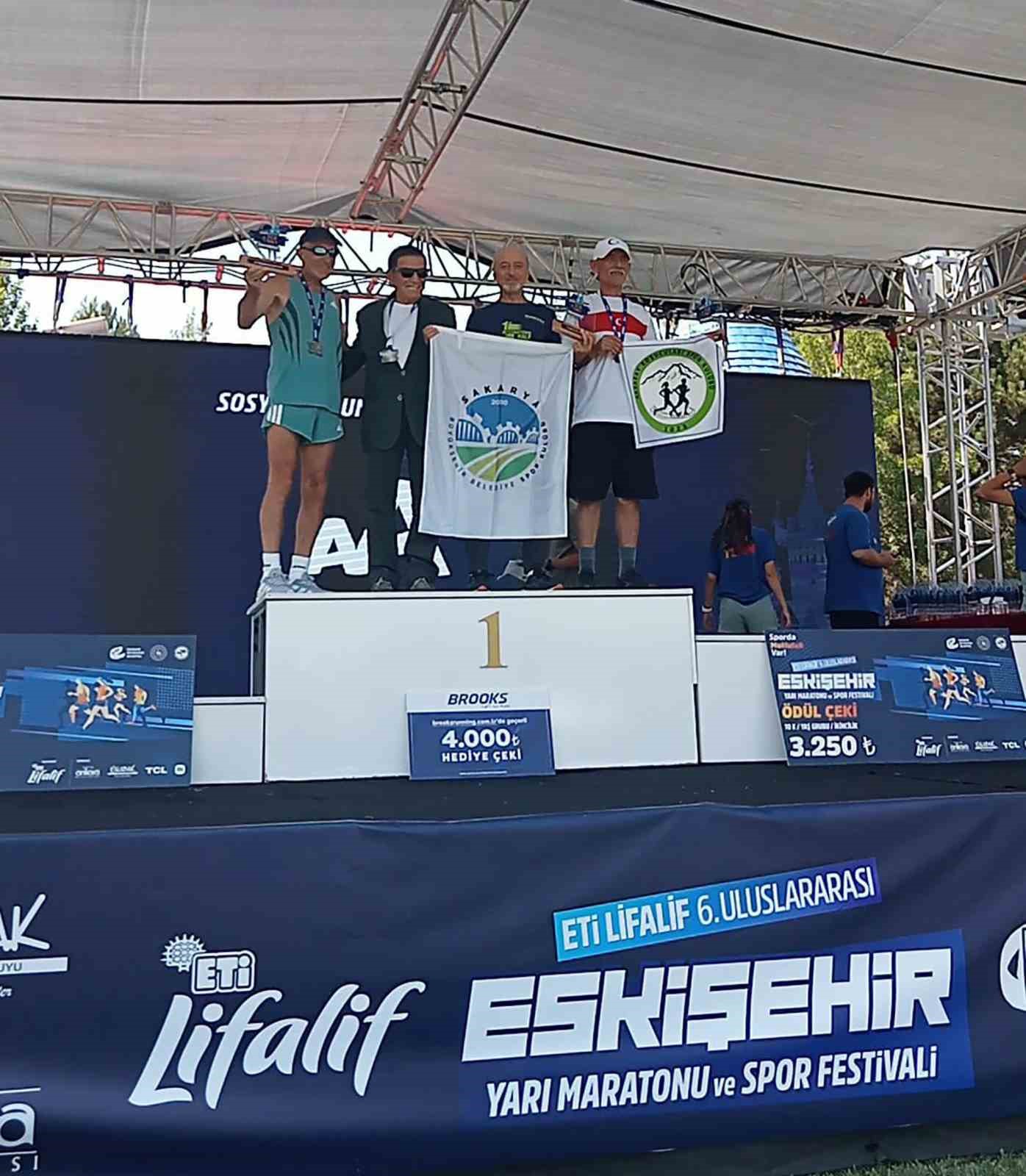 Sakarya Büyükşehir maratoncusundan birincilik