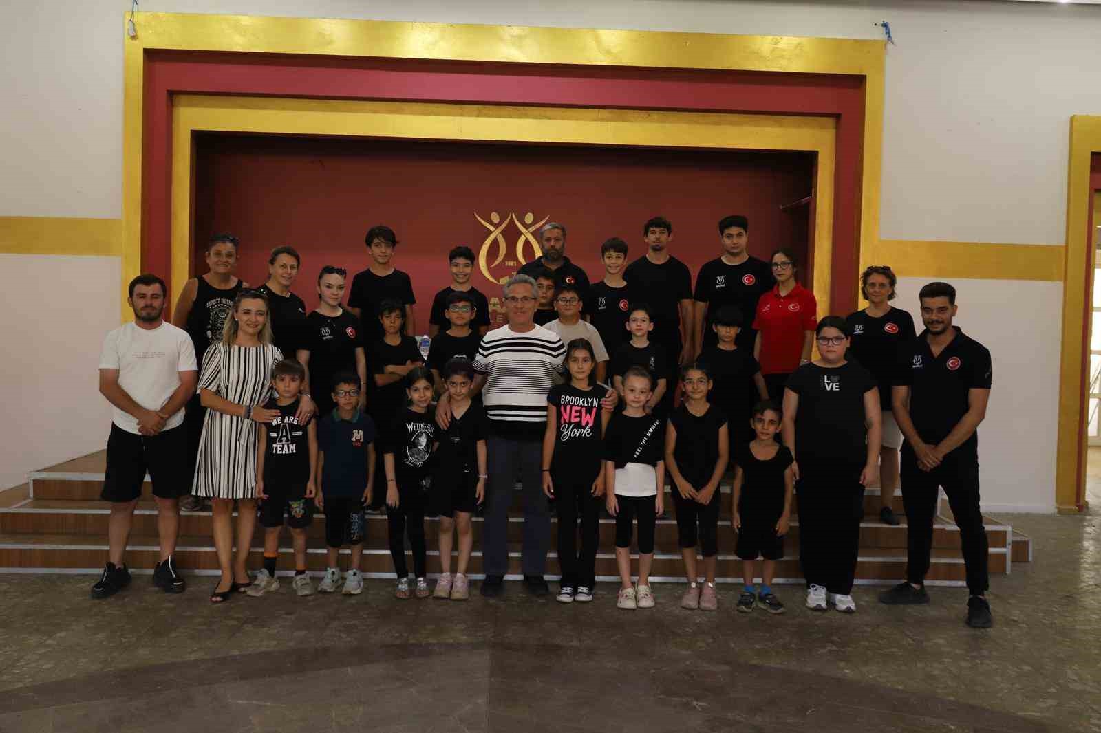 Başkan Tetik’ten Nazilli Belediyesi Halk Oyunları Topluluğu ile görüştü