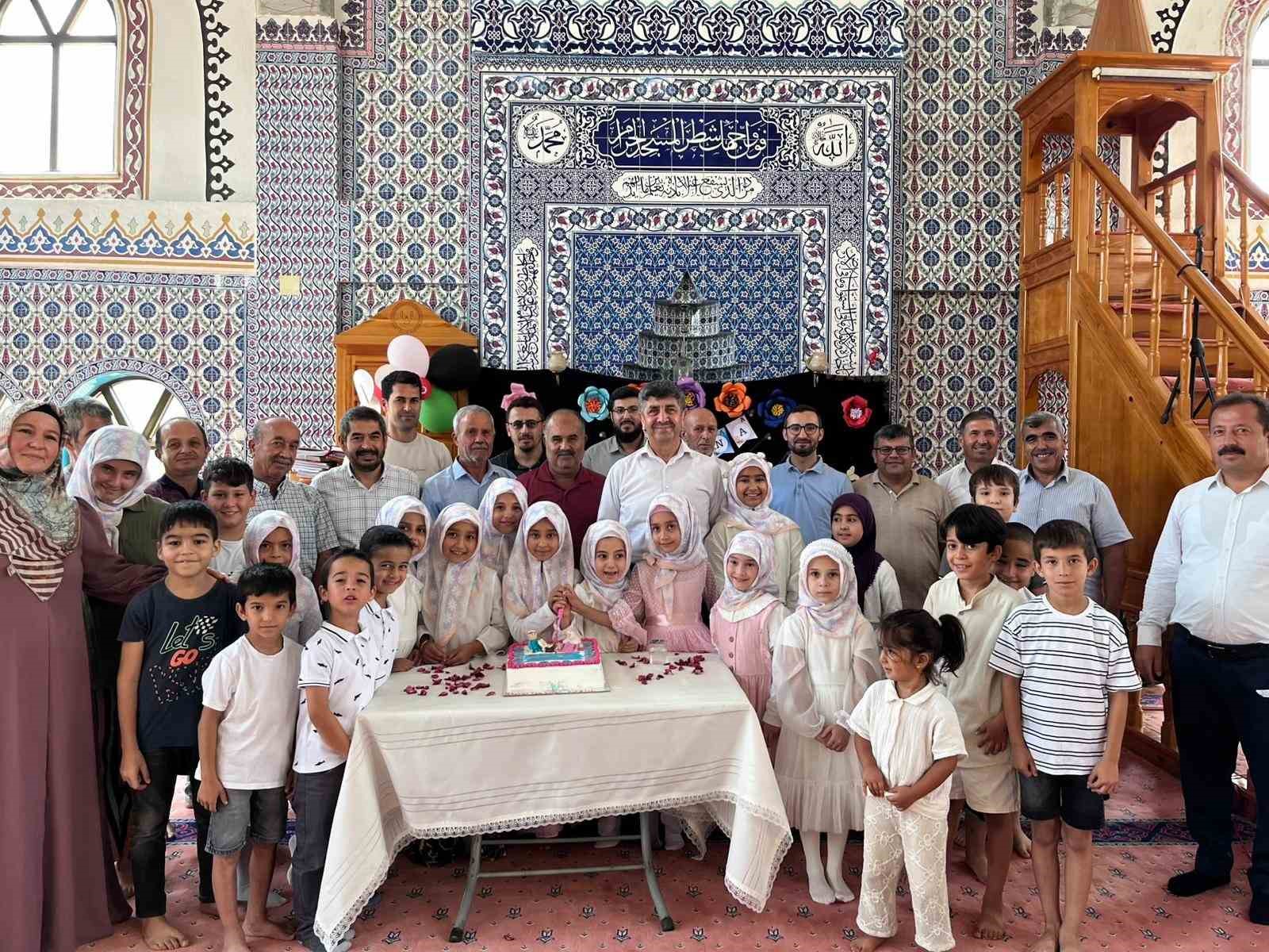 Mersin&rsquo;de Kur&rsquo;an Kursu &ouml;ğrencileri Kur&rsquo;an&rsquo;a ge&ccedil;menin heyecanını yaşadı
