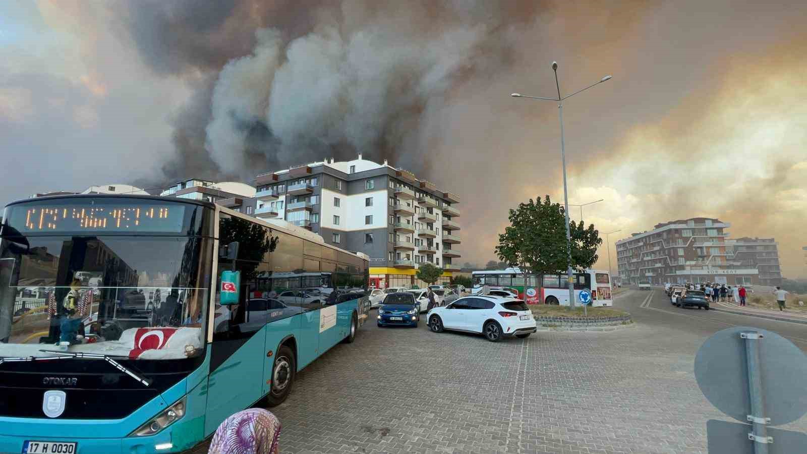 Çanakkale’de orman yangını hastaneye yaklaştı