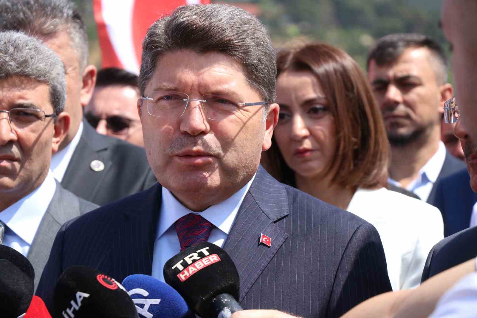 Adalet Bakanı Tunç, Özgür Özel’e "Belgeleri niye bekletiyorsun elinde? Varsa belgeleri"