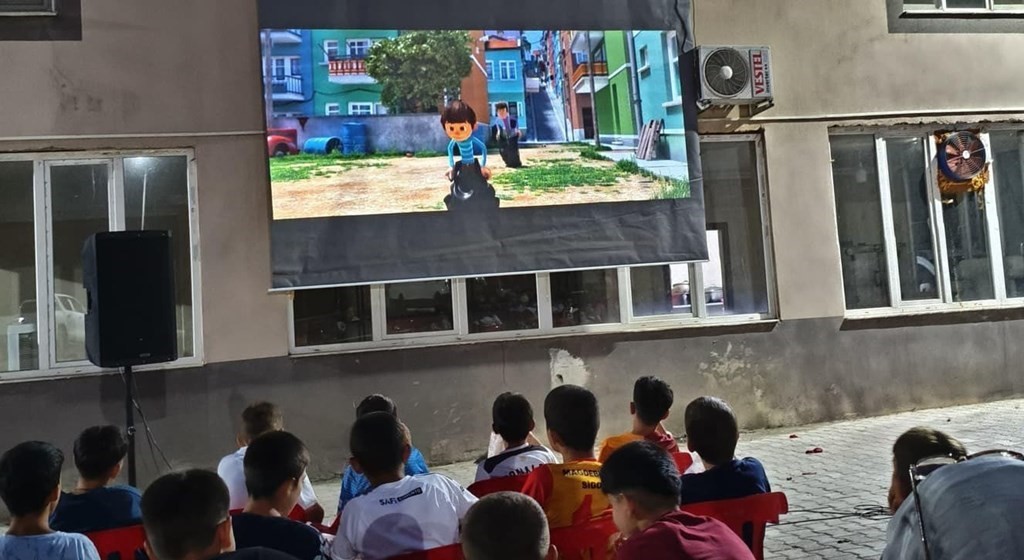 Şırnak’ta "Seyyar Sinema" projesi kırsal çocukların yüzünü güldürdü