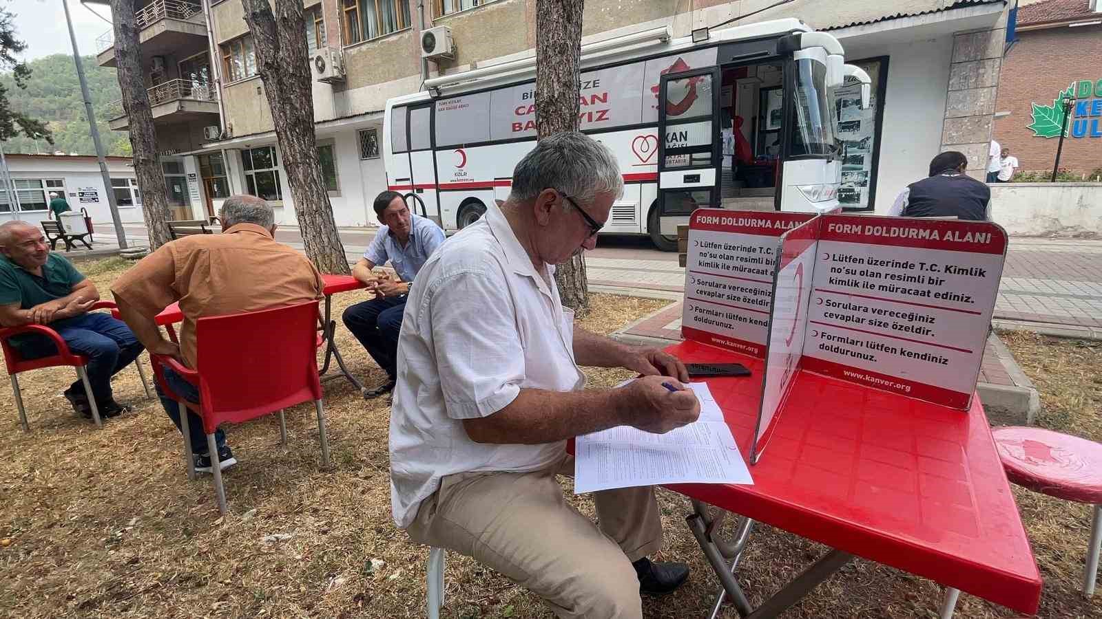 Sporcular g&uuml;reşti, izleyiciler kan verdi
