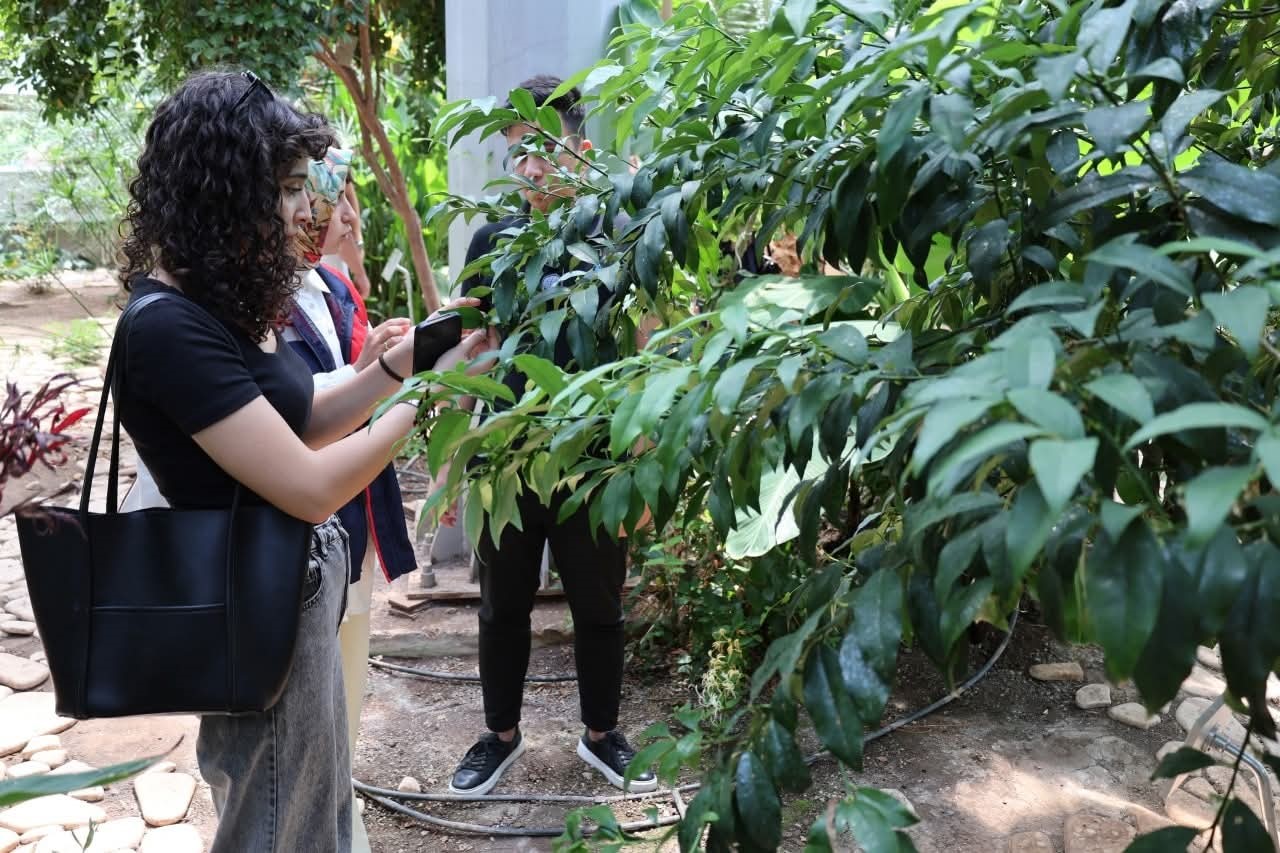Stajyer &ouml;ğrenciler Afyonkarahisar Tıbbi ve Aromatik Bitkiler Merkezi&rsquo;ni gezdi
