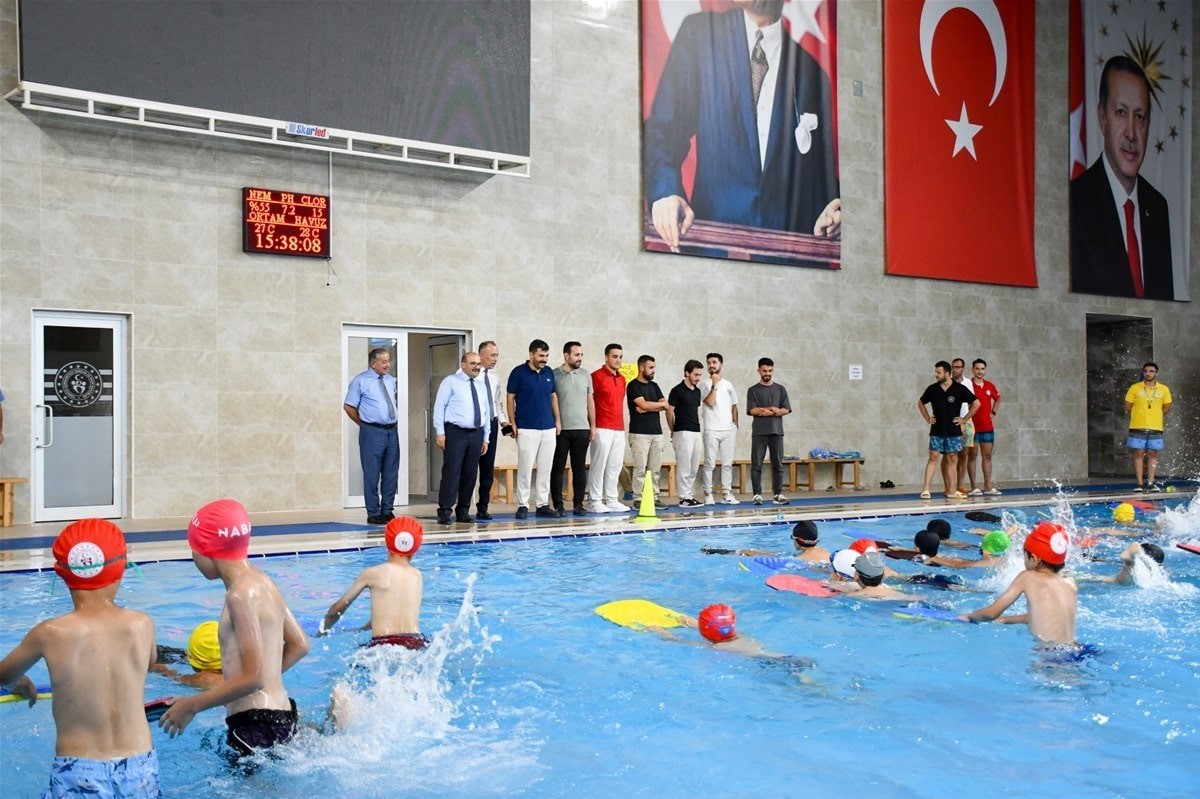 Vali İsmail Ustaoğlu&rsquo;ndan; Gen&ccedil; sporculara moral ve destek
