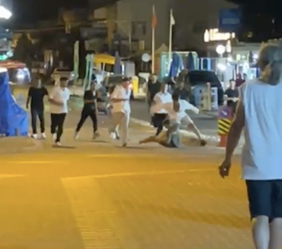 Erikli’de gençler arasında bıçaklı kavga: 2 yaralı