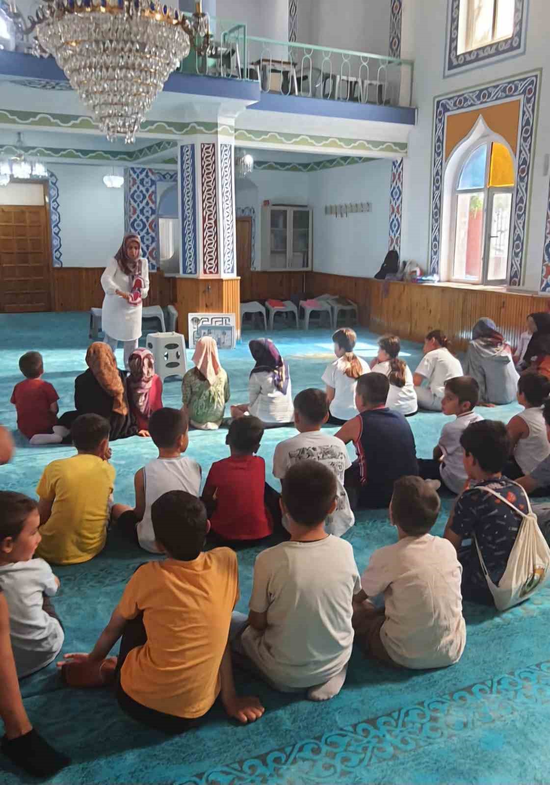 Camilerdeki yaz kursuna diş sağlığı eğitimi desteği
