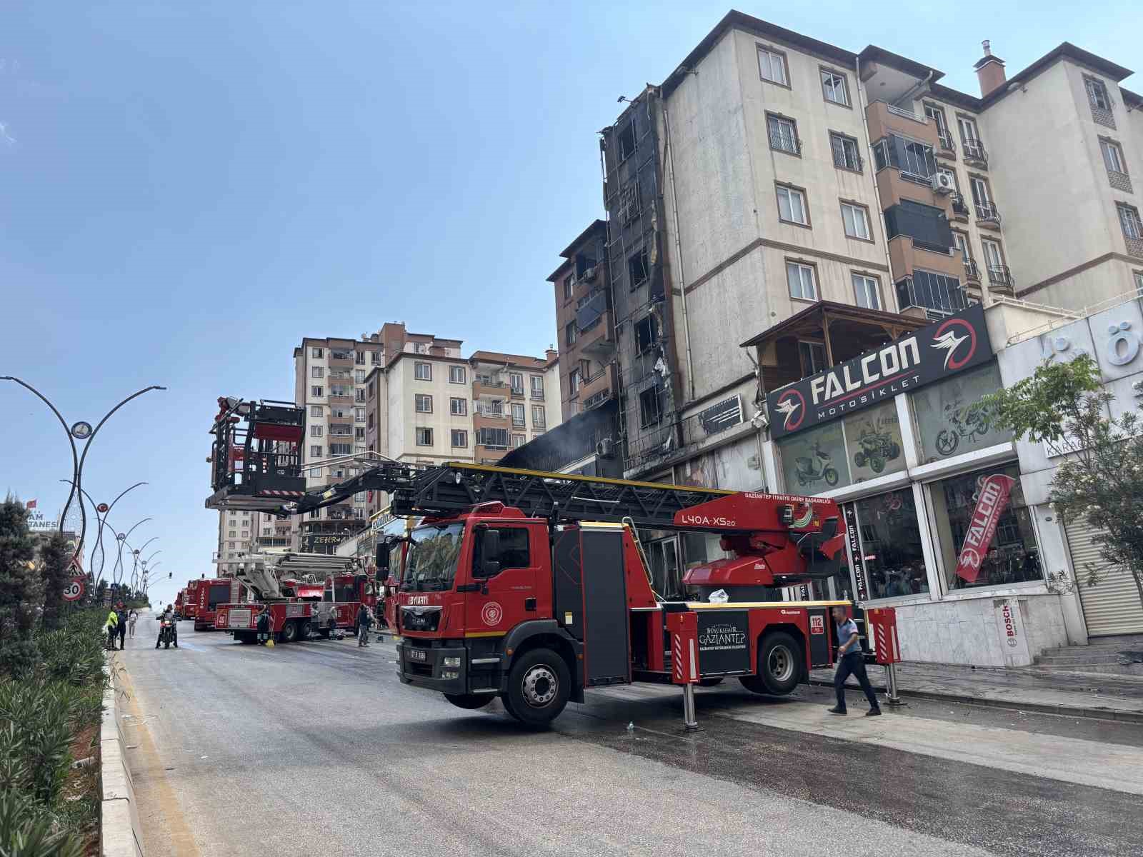 Gaziantep’te 5 katlı binada çıkan yangın söndürüldü: 23 kişi dumandan etkilendi